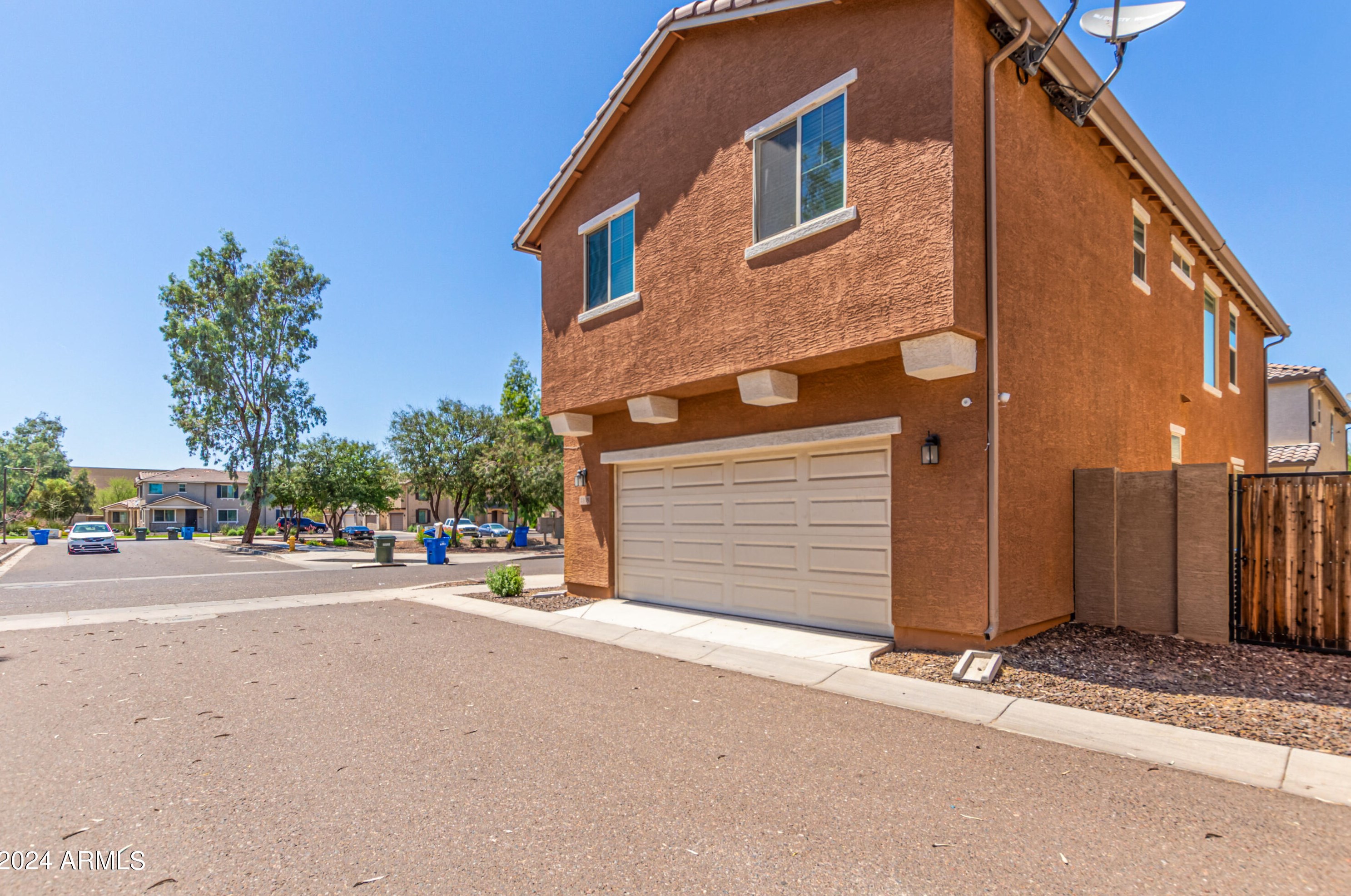 2335 73rd Dr, Phoenix AZ  85035-3268 exterior