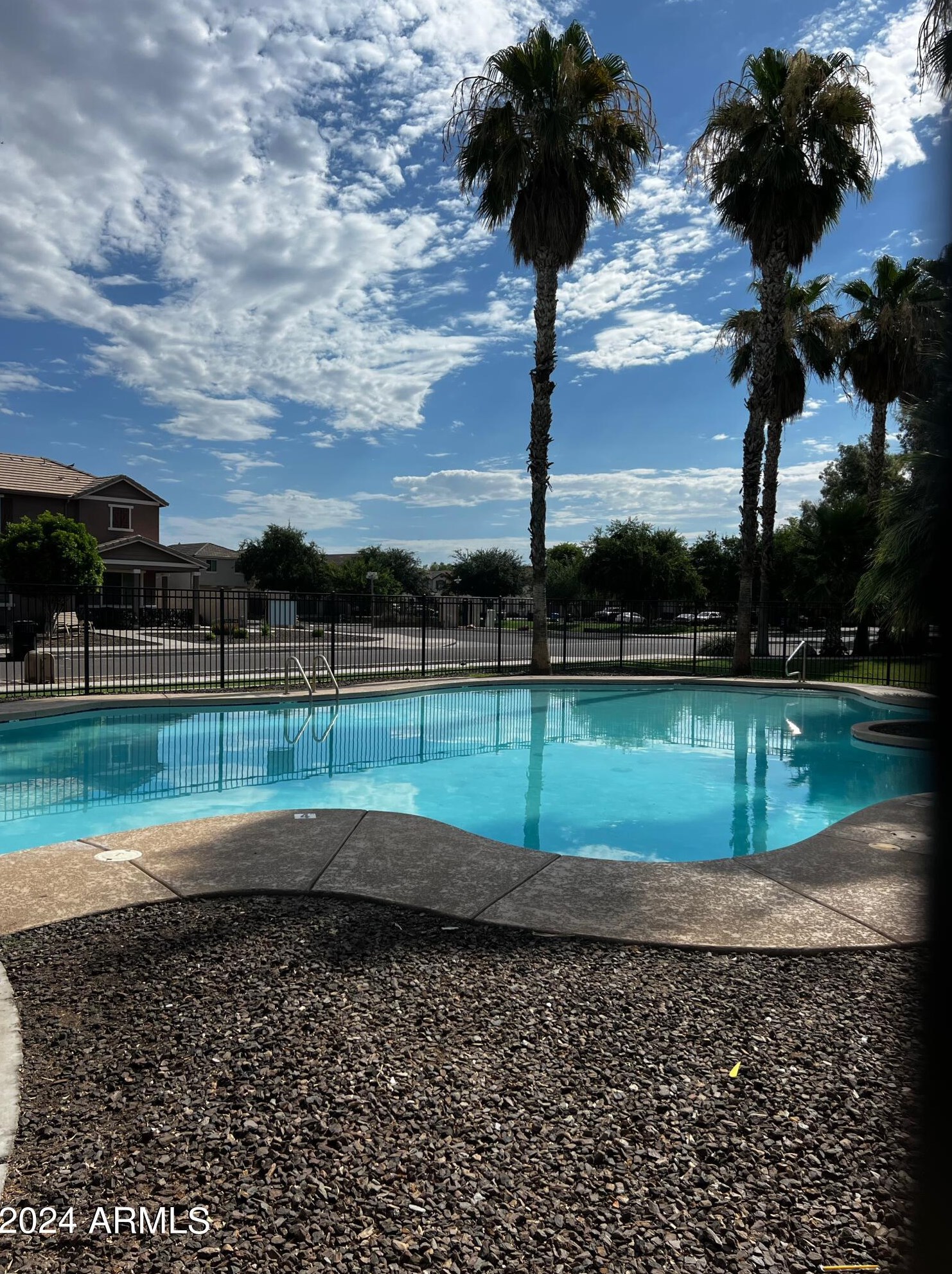 2335 73rd Dr, Phoenix AZ  85035-3268 exterior