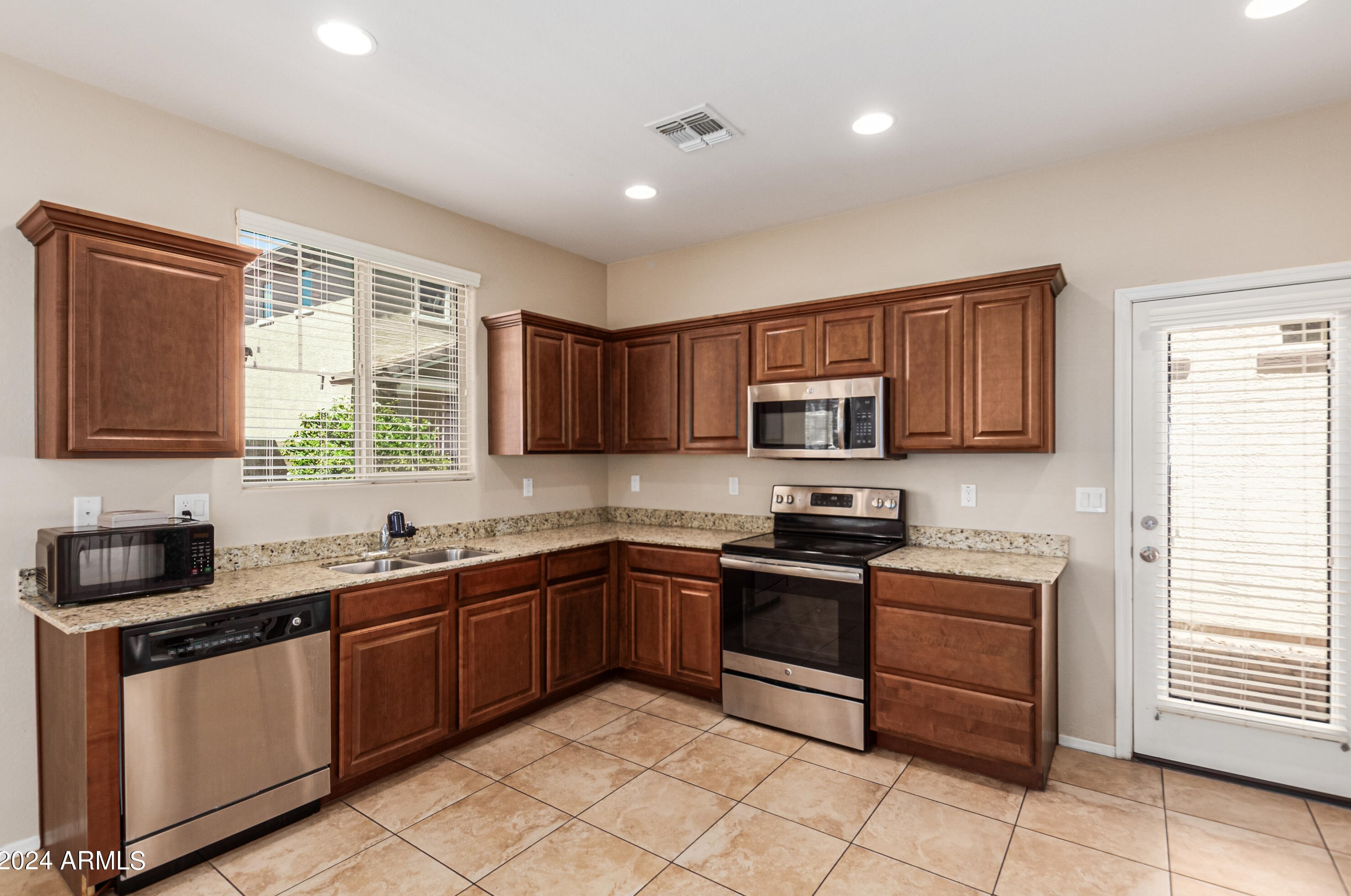 2335 73rd Dr, Phoenix AZ  85035-3268 exterior