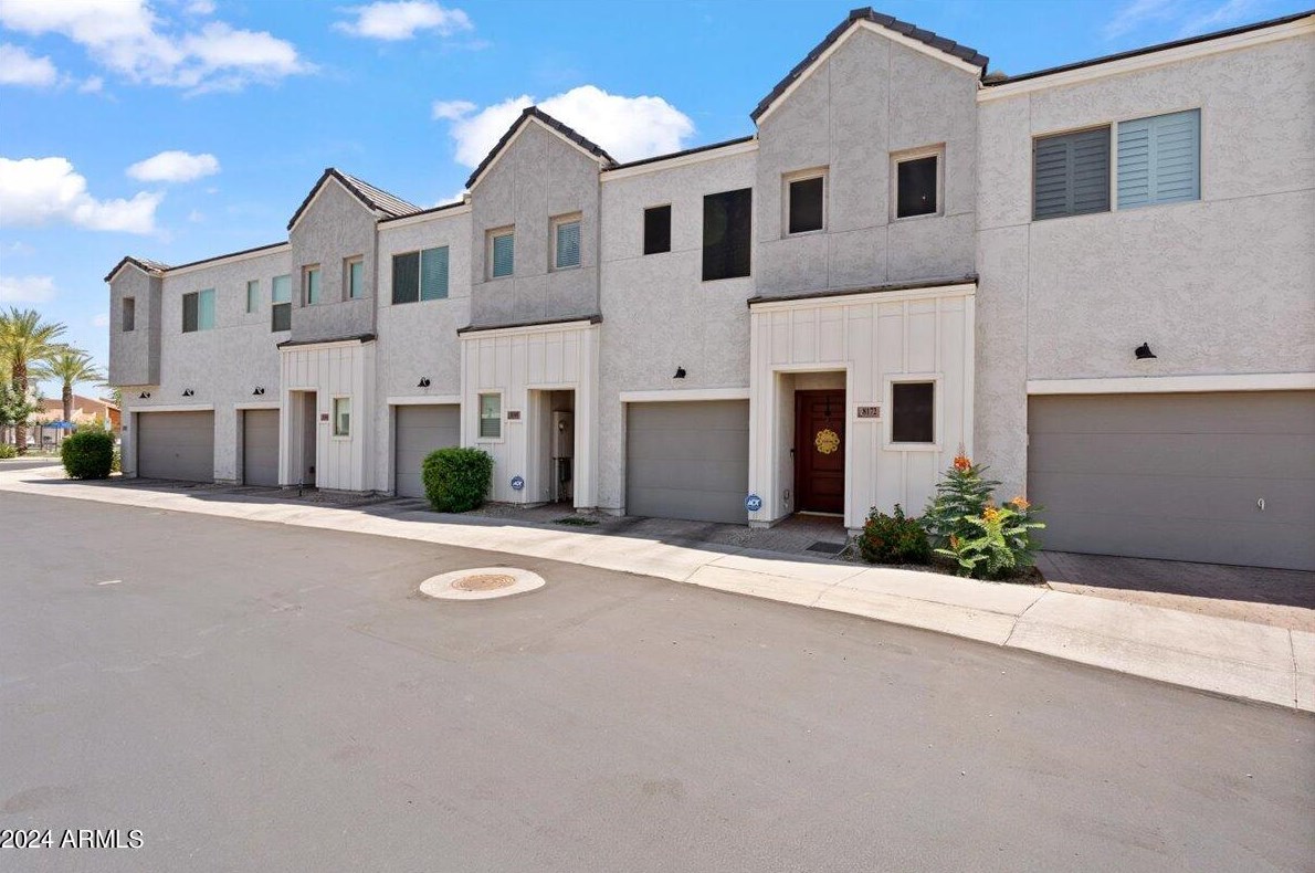 8172 22 Dr, Phoenix AZ 85041-7712 exterior