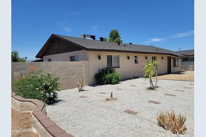 8802 N 11th Place, Phoenix, AZ 85020 - Photo 1