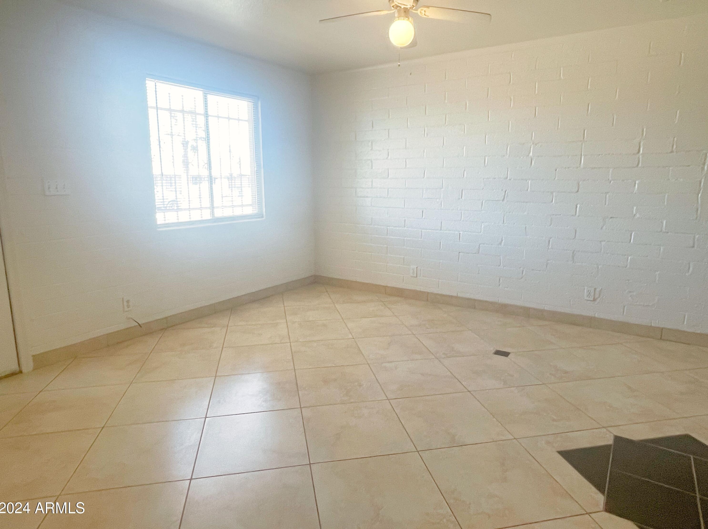 2019 Saint Anne Ave, Phoenix AZ  85042-4664 exterior