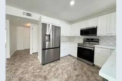 7730 E Minnezona Avenue, Scottsdale, AZ 85251 - Photo 17