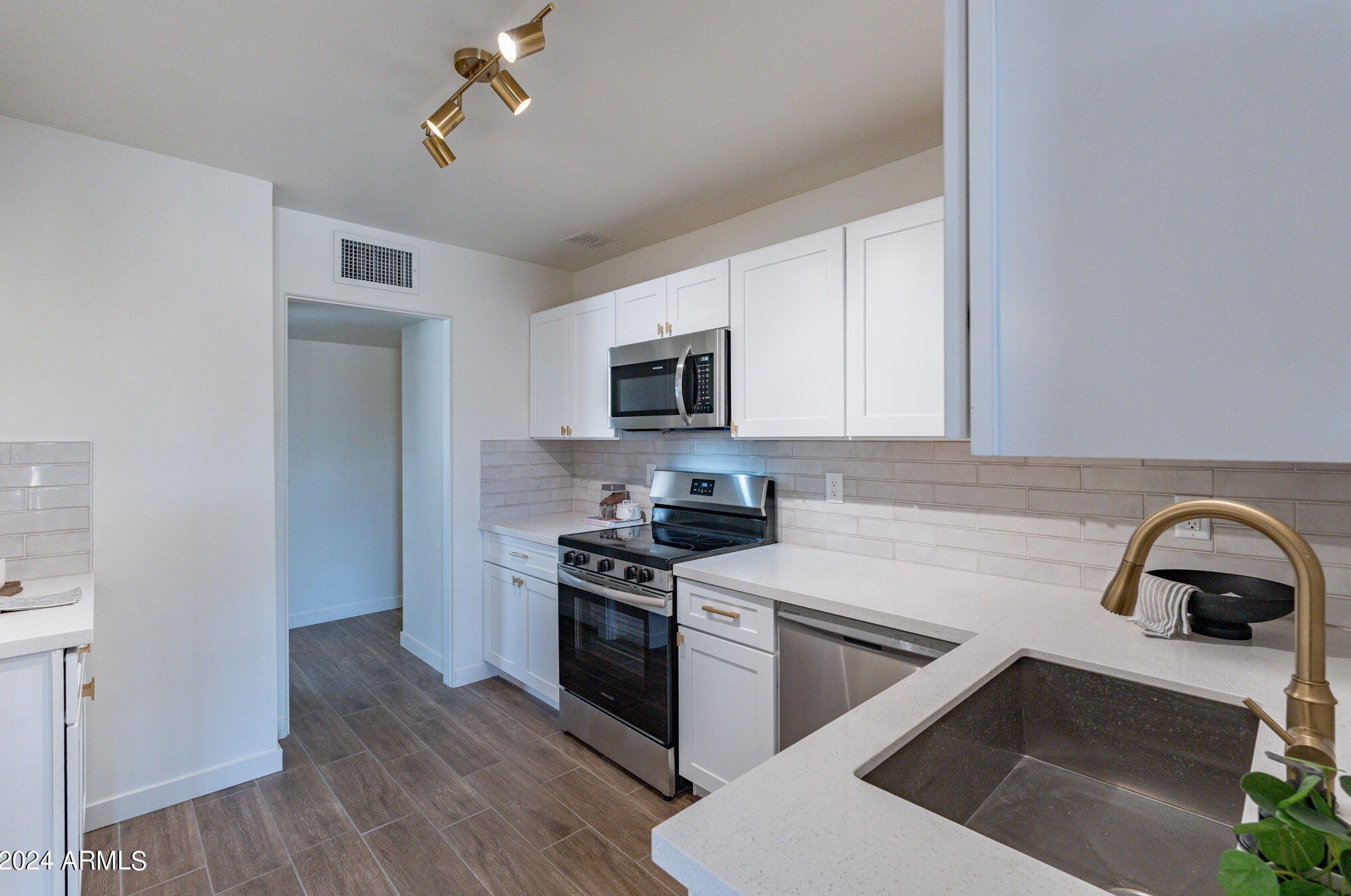 1934 Osborn Rd, Phoenix AZ 85019-3908 exterior