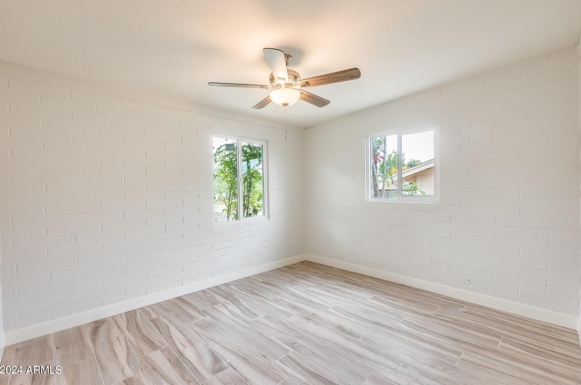 1446 Sunnyslope Ln, Phoenix AZ  85020-2727 exterior