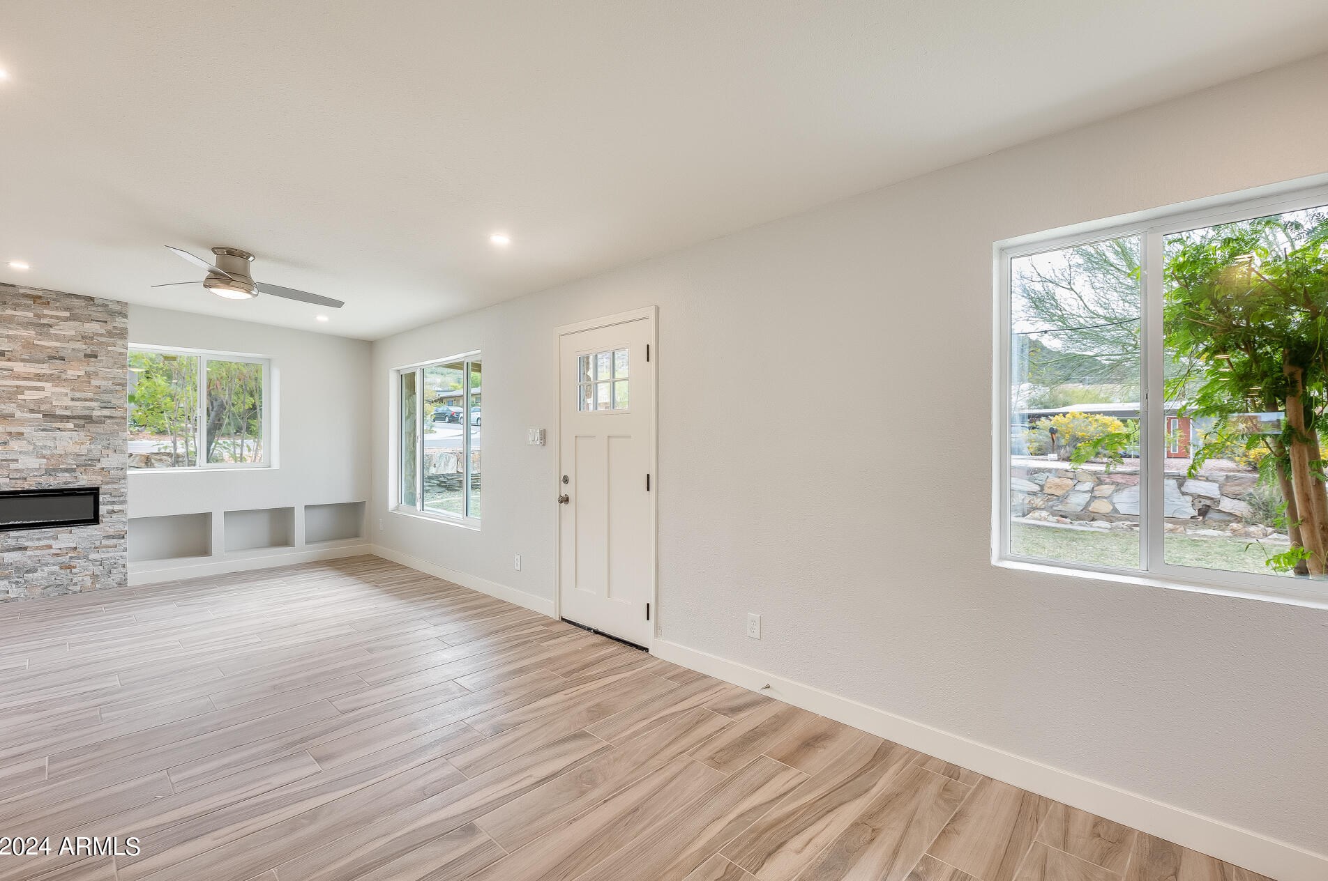 1446 Sunnyslope Ln, Phoenix AZ  85020-2727 exterior