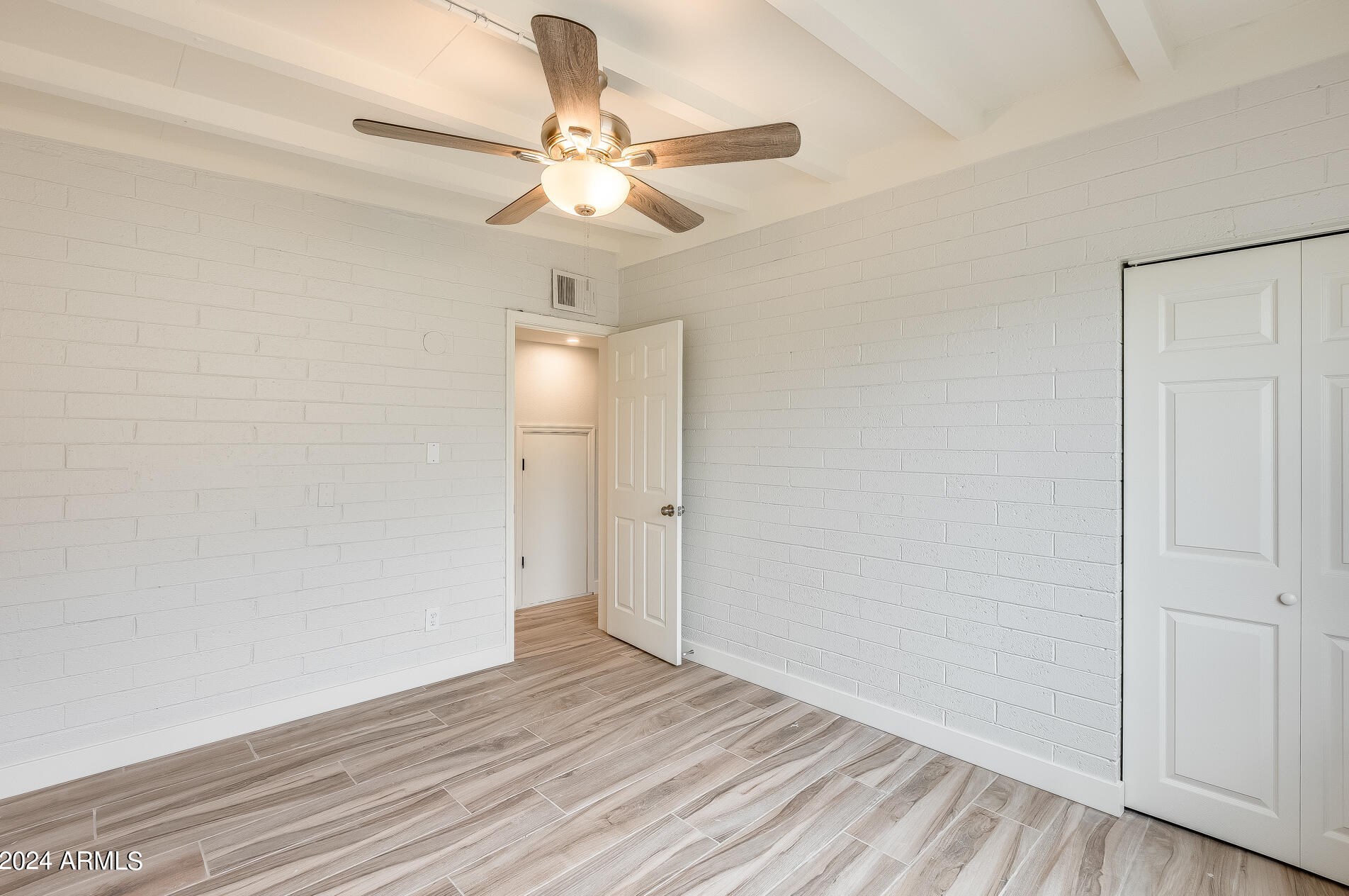 1446 Sunnyslope Ln, Phoenix AZ  85020-2727 exterior