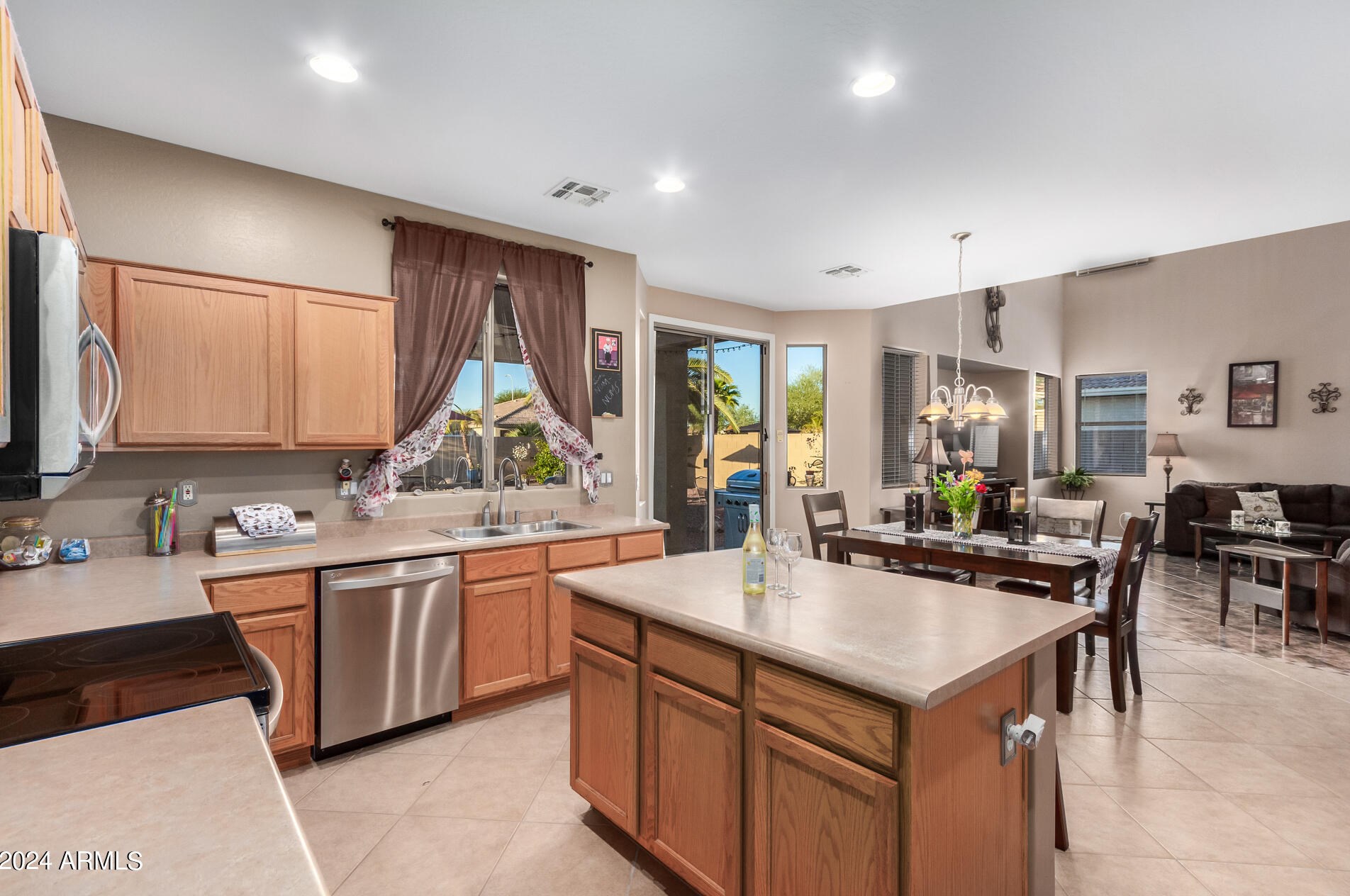 62 Elmwood Pl, Chandler AZ 85249-4558 exterior