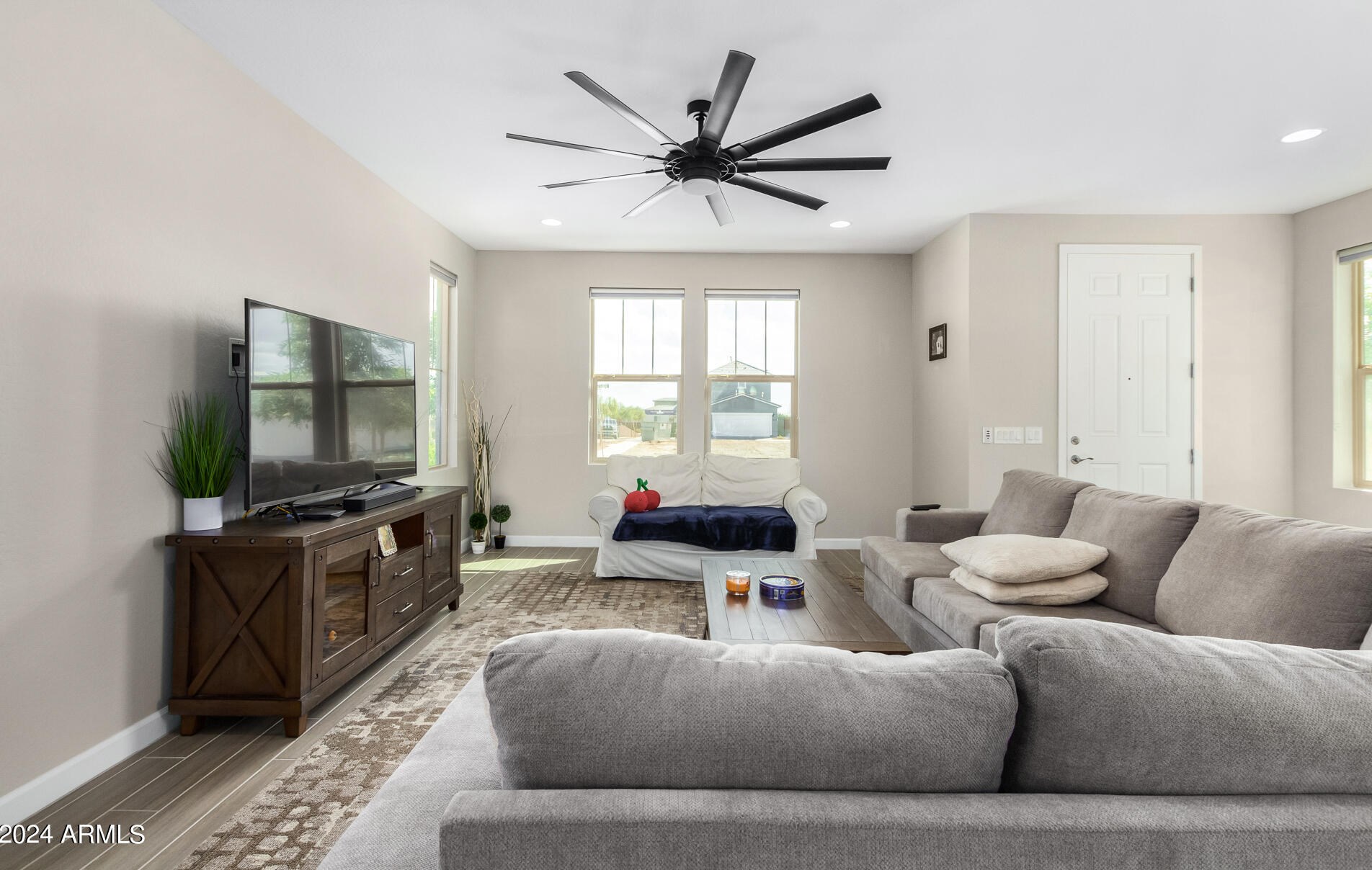 1906 Lariat Ln, Phoenix AZ 85085-9016 exterior