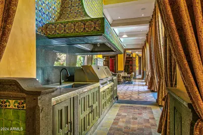 8100 N 68th Street, Paradise Valley, AZ 85253 - Photo 31