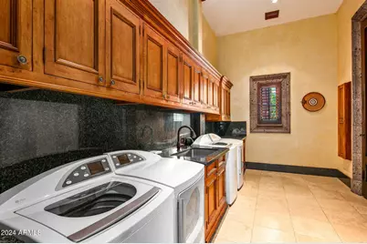 8100 N 68th Street, Paradise Valley, AZ 85253 - Photo 47