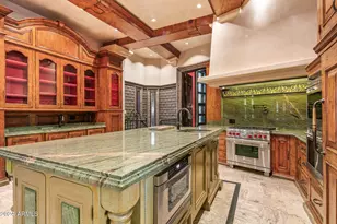 8100 N 68th St, Paradise Valley, AZ 85253 - Photo 15