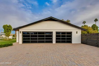 8701 E Highland Avenue, Scottsdale, AZ 85251 - Photo 3