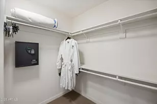 2802 E Camino Acequia Dr, Phoenix, AZ 85016 - Photo 19