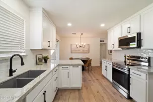 10404 W Audrey Dr, Sun City, AZ 85351 - Photo 9