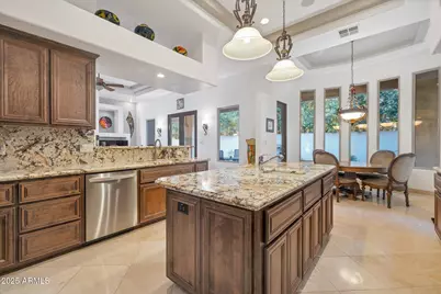 311 E Wexford Cove, Phoenix, AZ 85020 - Photo 11