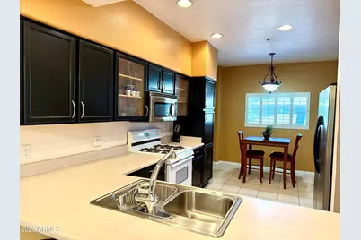 7401 W Arrowhead Clubhouse Drive #2011, Glendale, AZ 85308 - Photo 5