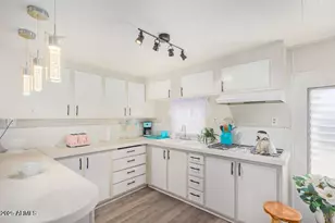 10401 N Cave Creek Rd, Phoenix, AZ 85020 - Photo 11