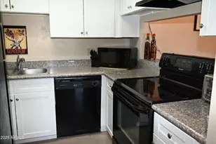 8649 E Royal Palm Rd, Scottsdale, AZ 85258 - Photo 11