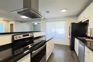 10562 W Campana Dr, Sun City, AZ 85351 - Photo 13