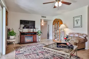 13410 N Cedar Dr, Sun City, AZ 85351 - Photo 11