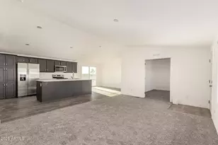 18191 N Amelia Dr, Maricopa, AZ 85139 - Photo 9