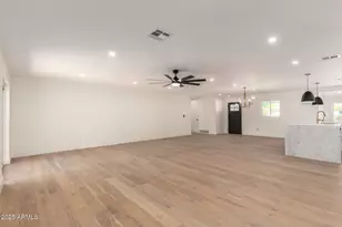 829 E Desert Park Ln, Phoenix, AZ 85020 - Photo 11