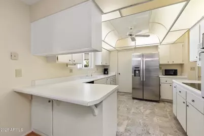 10611 W Camelot Circle, Sun City, AZ 85351 - Photo 11