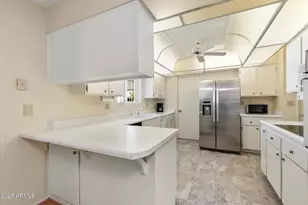 10611 W Camelot Cir, Sun City, AZ 85351 - Photo 11