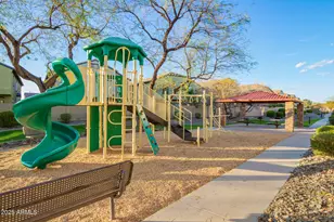 2725 E Mine Creek Rd, Phoenix, AZ 85024 - Photo 23