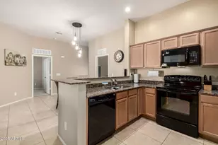 2725 E Mine Creek Rd, Phoenix, AZ 85024 - Photo 7