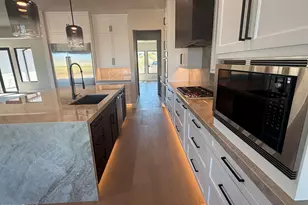 544 E Amber Sun Dr, Phoenix, AZ 85086 - Photo 3