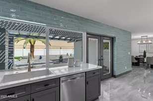 2818 E Malapai Dr, Phoenix, AZ 85028 - Photo 13