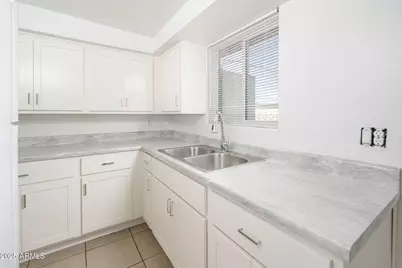 7537 N 21st Avenue, Phoenix, AZ 85021 - Photo 11