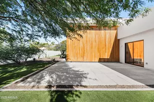 5156 N 45th Pl, Phoenix, AZ 85018 - Photo 11