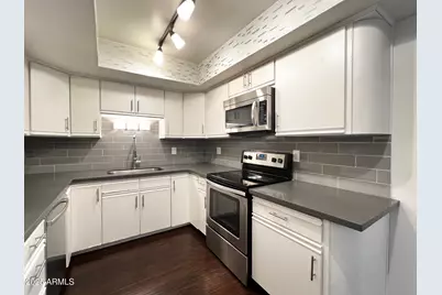 5132 N 31st Way #123, Phoenix, AZ 85016 - Photo 9