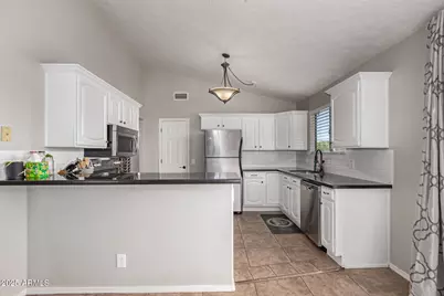 3302 E Hiddenview Drive, Phoenix, AZ 85048 - Photo 3