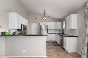 3302 E Hiddenview Dr, Phoenix, AZ 85048 - Photo 3