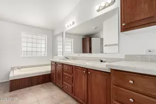 2929 E Sequoia Dr, Phoenix, AZ 85050 - Photo 5