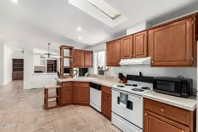 2929 E Sequoia Drive, Phoenix, AZ 85050 - Photo 13