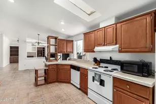 2929 E Sequoia Dr, Phoenix, AZ 85050 - Photo 13