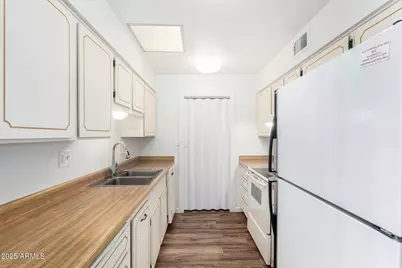 10815 W Santa Fe Drive, Sun City, AZ 85351 - Photo 3