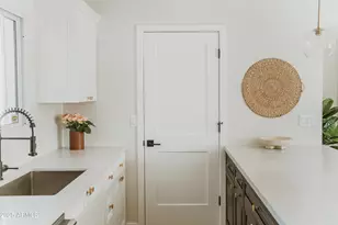 8737 E Rose Ln, Scottsdale, AZ 85250 - Photo 7