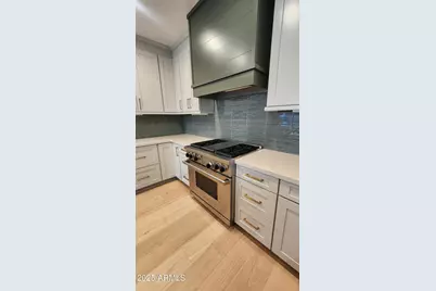 8 Biltmore Estate #325, Phoenix, AZ 85016 - Photo 3