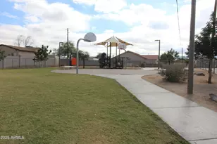 2704 E Southgate Ave, Phoenix, AZ 85040 - Photo 27