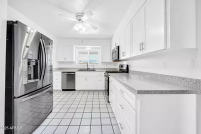 10739 W Saratoga Circle, Sun City, AZ 85351 - Photo 15