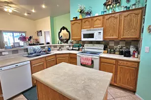 14946 S Avalon Rd, Arizona City, AZ 85123 - Photo 9