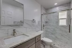 542 E Flynn Ln, Phoenix, AZ 85012 - Photo 21