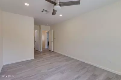 542 E Flynn Lane, Phoenix, AZ 85012 - Photo 19