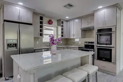 542 E Flynn Lane, Phoenix, AZ 85012 - Photo 7